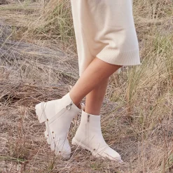 ADELA>EOS Footwear Shop