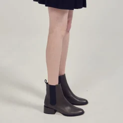 CASAR>EOS Footwear Fashion
