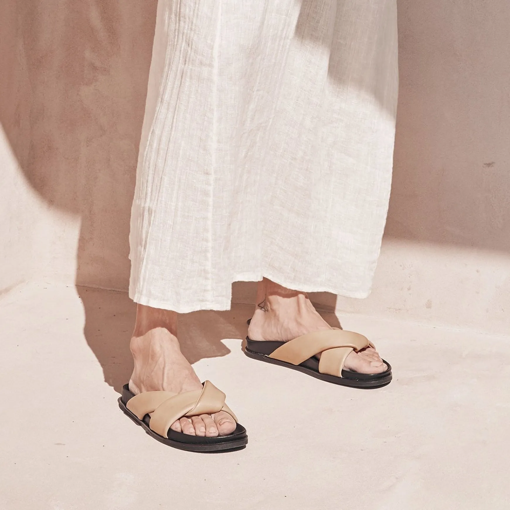 CROSS LEATHER SLIDE SANDALS>EOS Footwear Hot