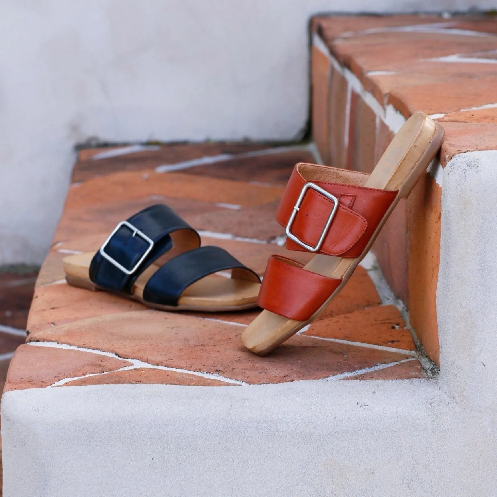 DALLAS LEATHER BUCKLE SANDAL>EOS Footwear New