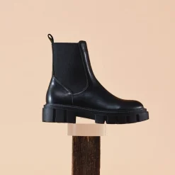 FEAT ANKLE BOOTS LEATHER><noscript><img width=