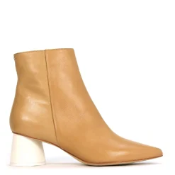 HALLIS>EOS Footwear Outlet