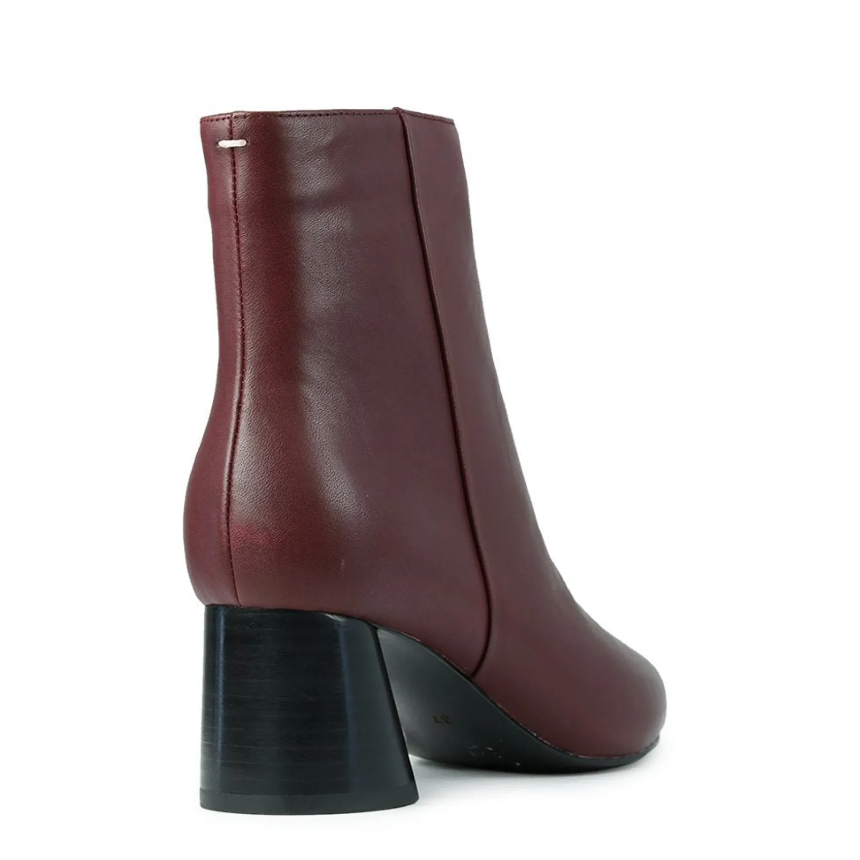 HALLIS>EOS Footwear Outlet