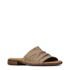 ILO LEATHER SLIDE SANDALS><noscript><img width=