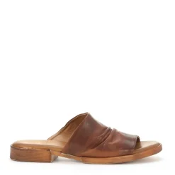 LION LEATHER ARCHIVE SLIDE>EOS Footwear Clearance