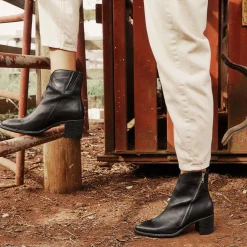 SERAPHIN LEATHER ZIP ANKLE BOOTS>EOS Footwear Best Sale